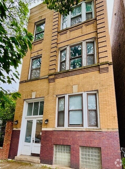 Building Photo - 1640 W Melrose St Rental