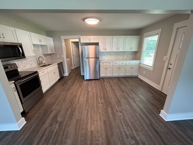 Kitchen/Dining - 102 Ross Dr Townhome