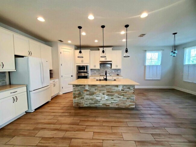 Photo - 37 Sandy Beach Way