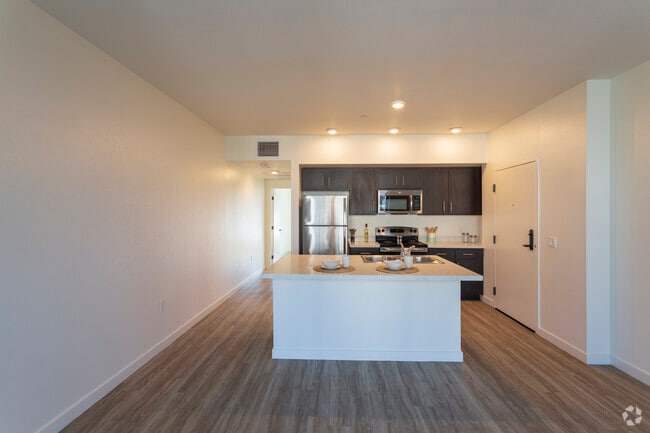 1 BR, 1 BA - 629 SF