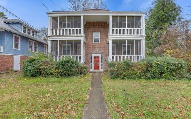 Building Photo - 819 W 51st St