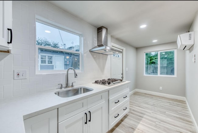 Photo - 1539 N Safford Ave