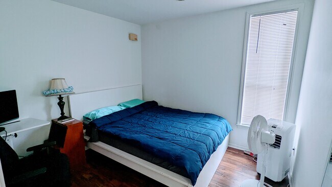 Bedroom - inquire for furnished options - 2529 Rio Grande St Unit 89