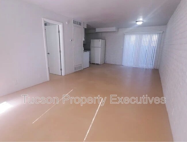 Photo - 319 E Blacklidge Dr