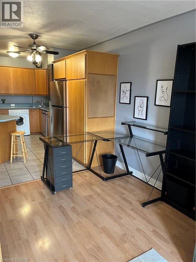 Photo - 141 Catharine St S Unité 502