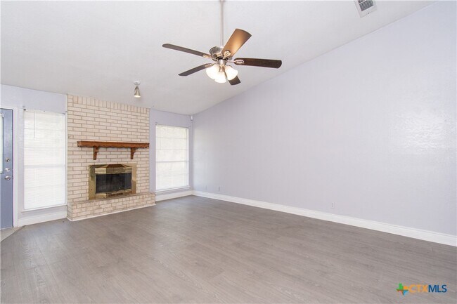 Photo - 1801 Farhills Dr