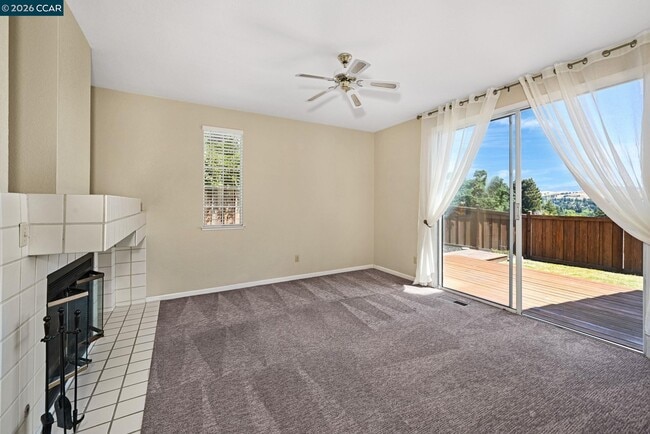 Photo - 1319 Strawberry Ct