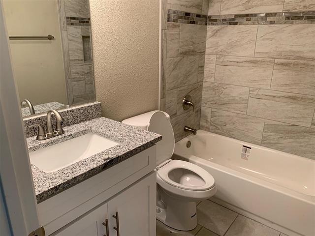 Photo - 406 E Springdale Ln