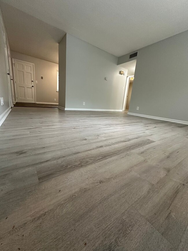 Building Photo - 3340 Pinewood Ave Unit B Rental