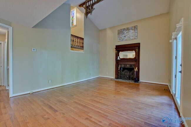 Photo - 3018 Live Oak Ln SW