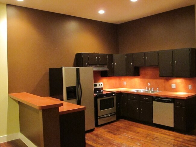 Photo - 319 S Flores St Unidad 202