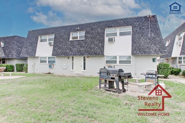 Photo - 2111 NW Lindy Ave