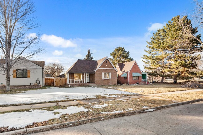 Building Photo - North Park Hill Bungalow!