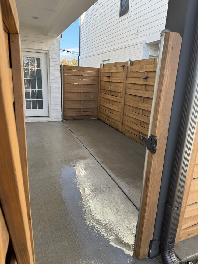 Photo - 689 Hickory Industrial Dr