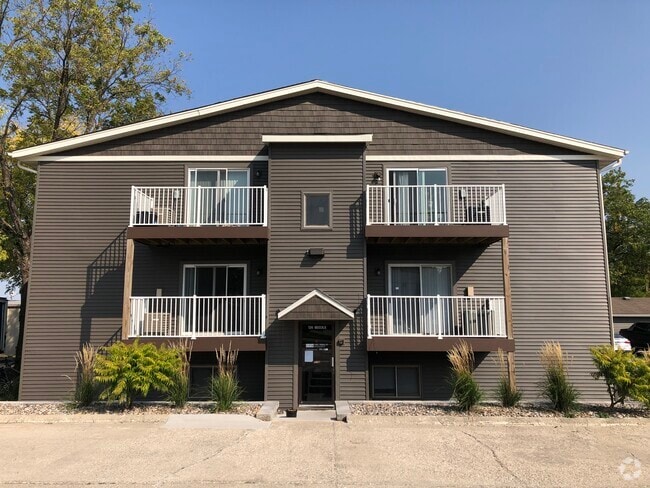 Building Photo - Spruce Pointe Rental
