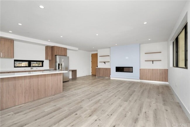 Building Photo - 5923 Laurel Canyon Blvd Rental