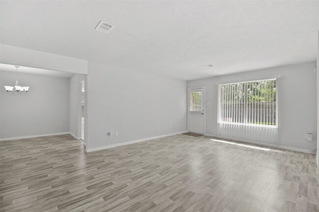 Building Photo - 12803 Rockford Dr Rental