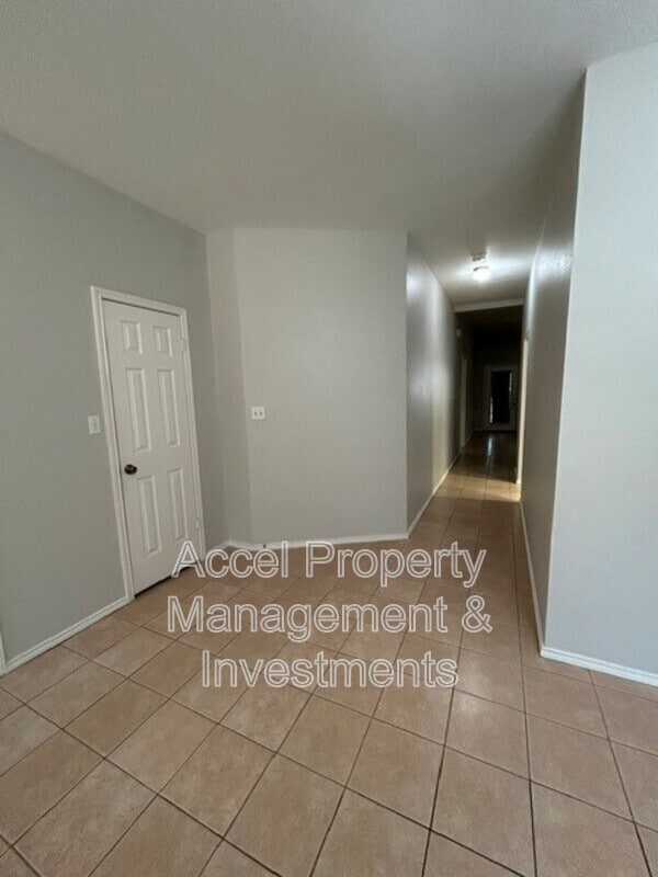 Photo - 214 W 17th St
