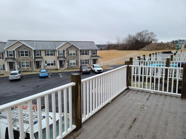 Photo - 3 Bedroom 2 1/2 bath end unit Townhome for...