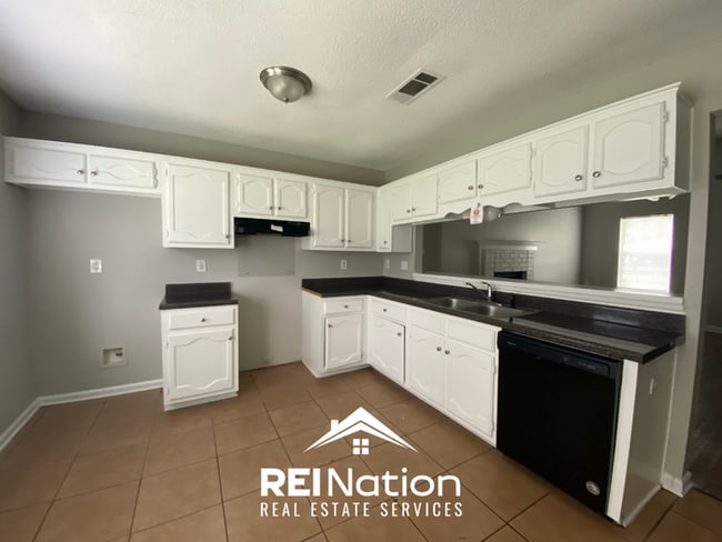 MILLINGTON STUNNER! 3BR/2BA | Vaulted Ceilings & Vinyl Plank Floors | Fenced Yard!
