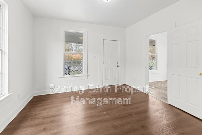 Photo - 1563 Martin Ave