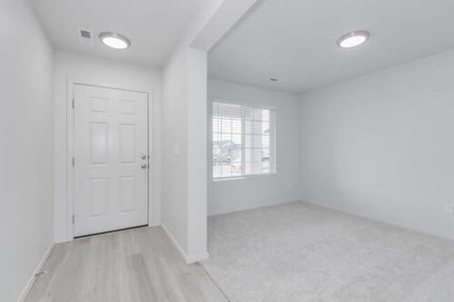 Photo - Newer 4 Bed / 2.5 Bath House For Rent _ Plus Large Bonus Room!!