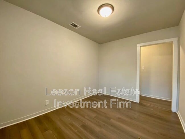 Photo - 2632-2634 Foster St