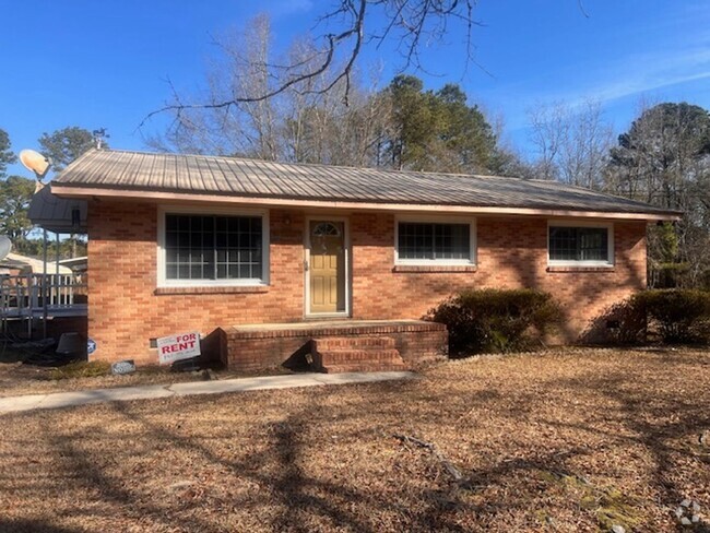 Building Photo - Three Bedroom One Bath House