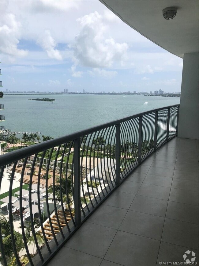 Building Photo - 1750 N Bayshore Dr Unit 1705 Rental