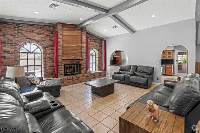 Building Photo - 1765 Belcastro St Rental