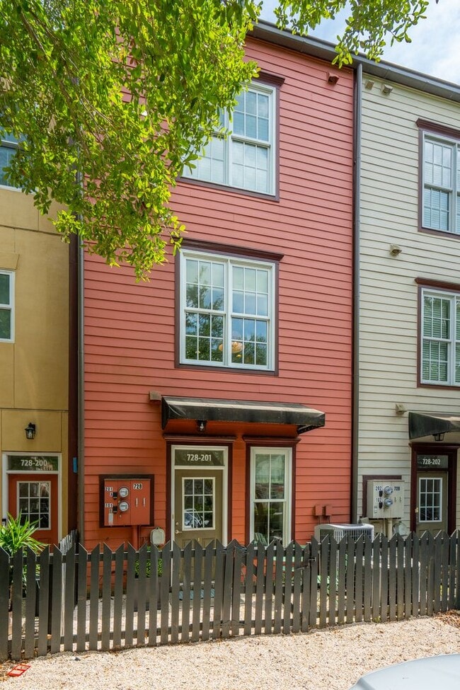 Photo - Fully Furnished 2BR Condo with Designer To...
