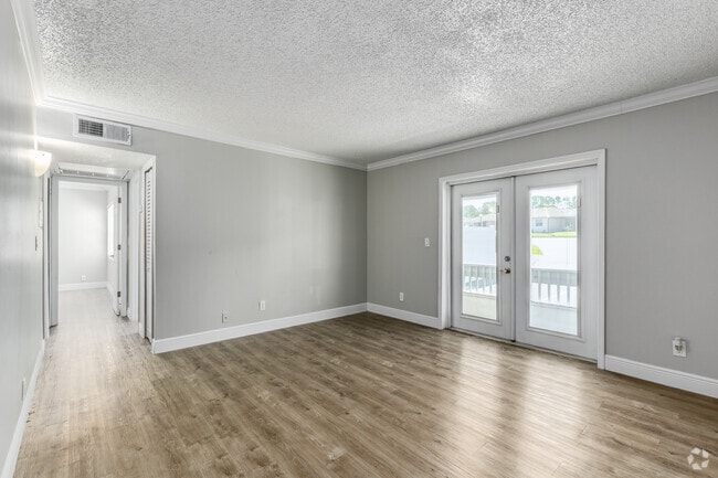 2BR, 2BA - 760SF - Living Room - Inland Seas Apartments