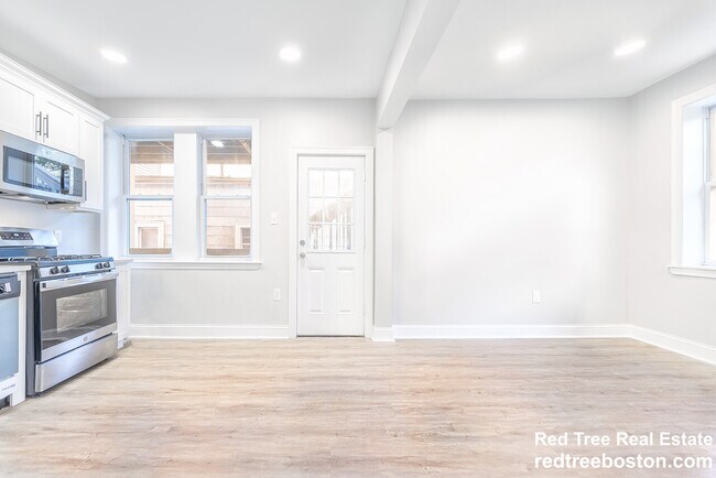 Building Photo - 124 Berkshire St Unit 8