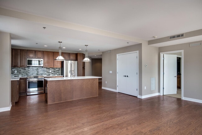 Photo - 525 W Lafayette Blvd Unit 18D