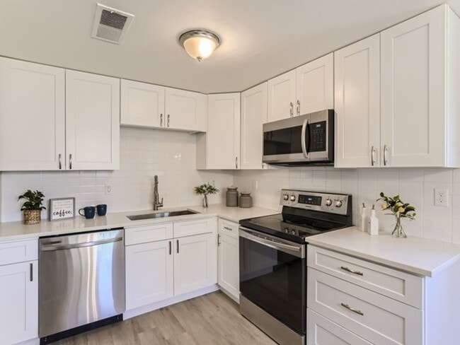 Photo - 3 Bedroom 2 Bathroom Condo in Lakewood! Unit 45