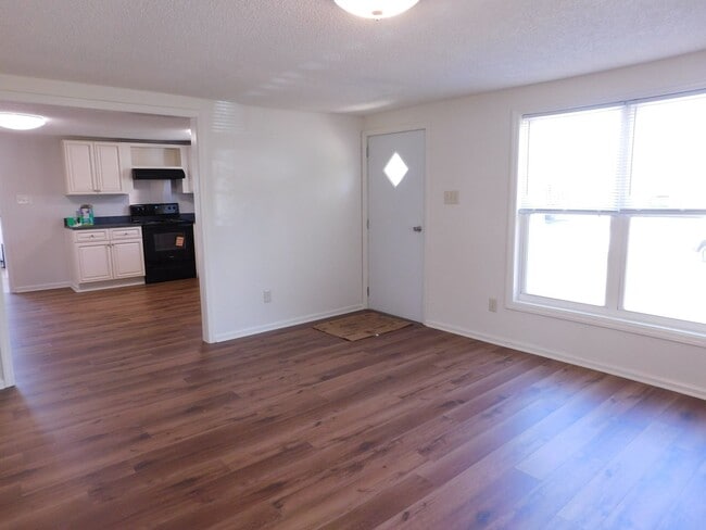 Photo - 421 Church Rd