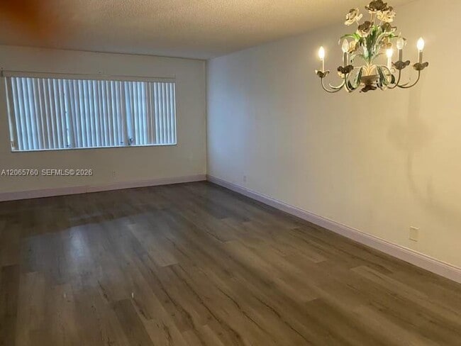 Photo - 410 SE 2nd St Unidad 408