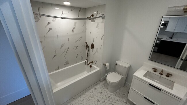 Photo - 50 Leo M Birmingham Pkwy Unidad 405