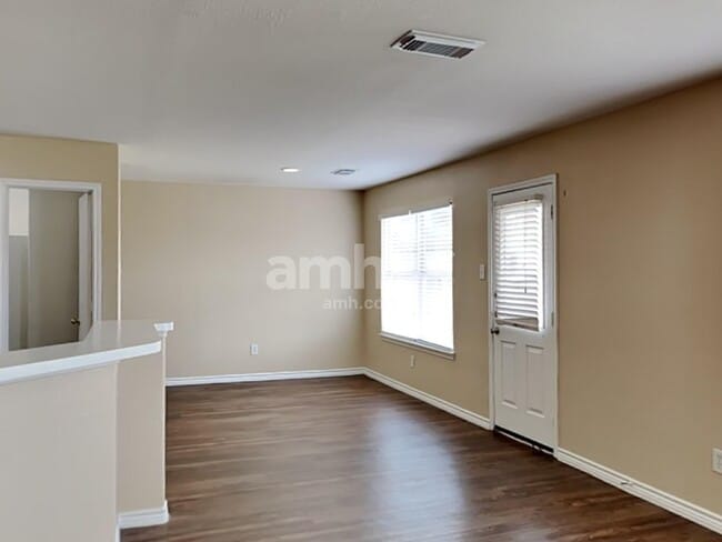 Photo - 226 Golden Oak Dr