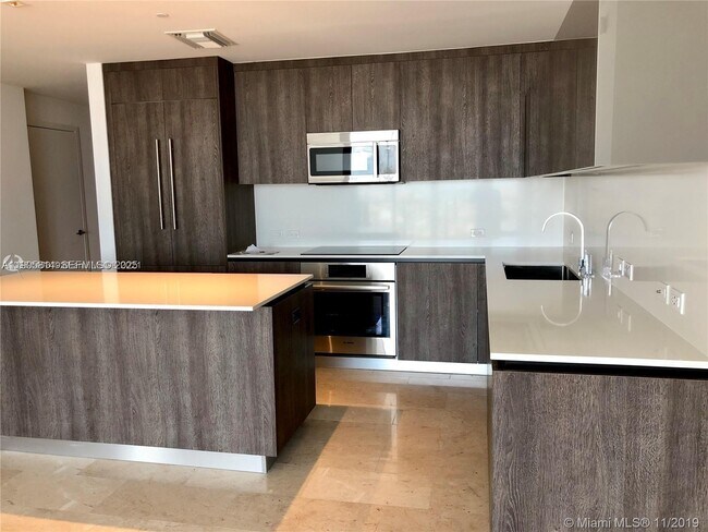 Photo - 88 SW 7th St Unidad 3610