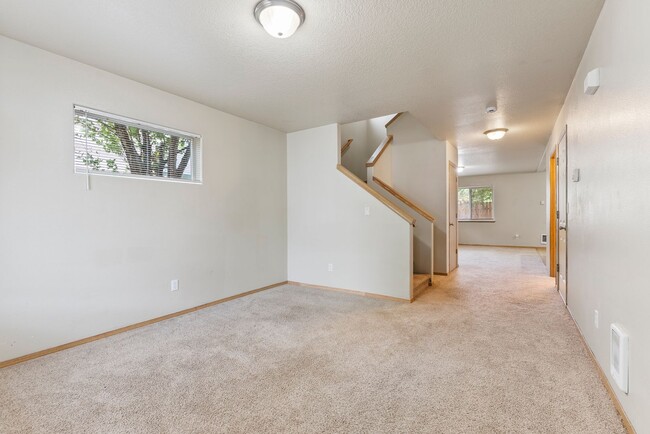 Photo - 4 bed, 2.5 bathroom House available ($500 ...