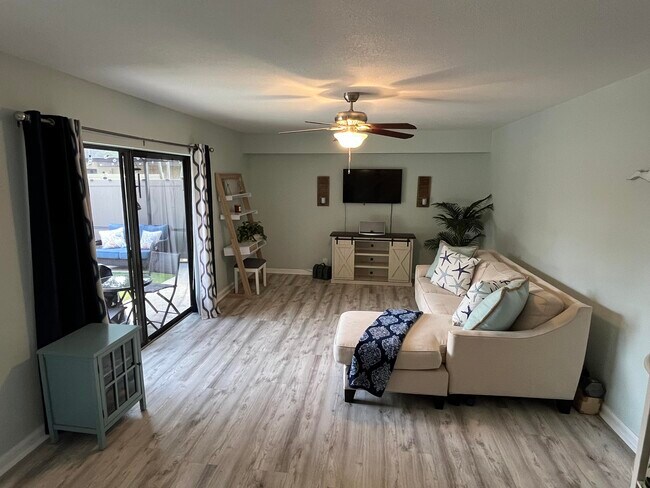 Photo - 7510 75th Way