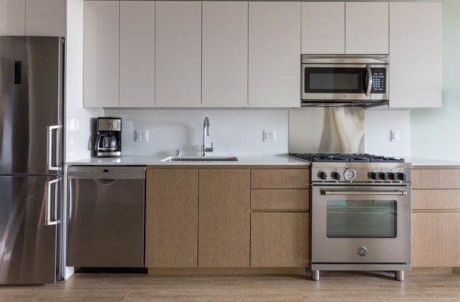 Aptos. 407, 607 - 2112 Market St