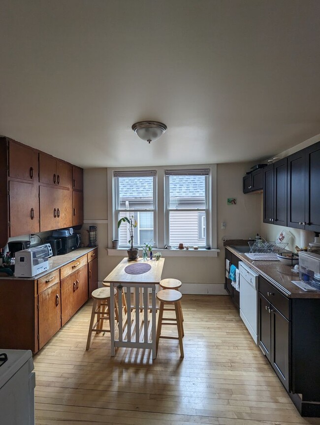 Photo - 1129 E Clarke St Unit Upper