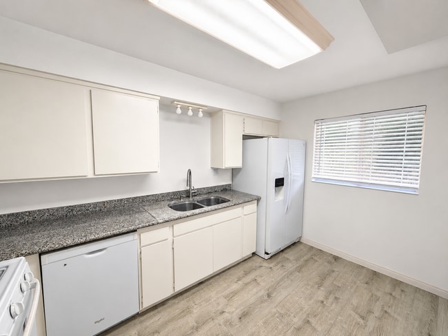 Photo - Spacious 3 Bed / 2.5 Bath Townhome Near SDSU! (Community Pool!!)