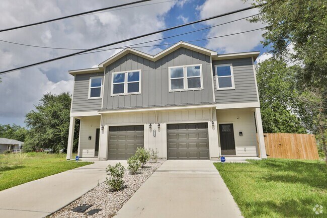 Building Photo - For Lease | 4 Bed, 2.5 Bath | 1,450 Sq Ft | Rental