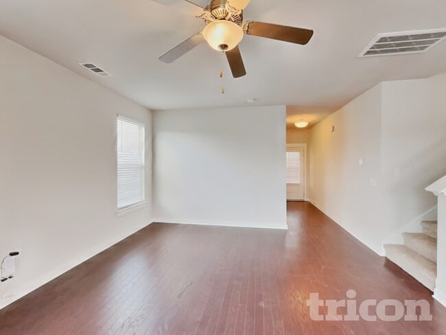 Photo - 4937 Kingdom Dr