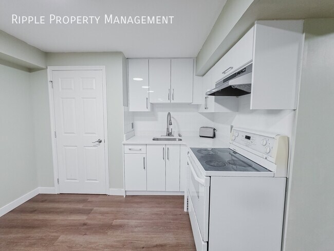 Photo - SPACIOUS 1 BEDS, 1 BATHS LOWER UNIT | IN-SUITE LAUNDRY & PRIVATE ENTRY
