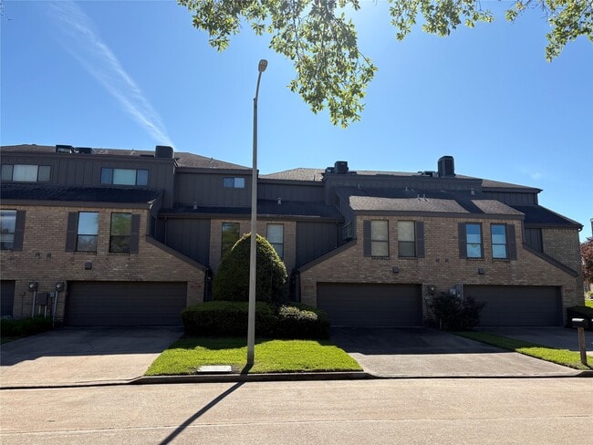 Building Photo - 18210 Bal Harbour Dr