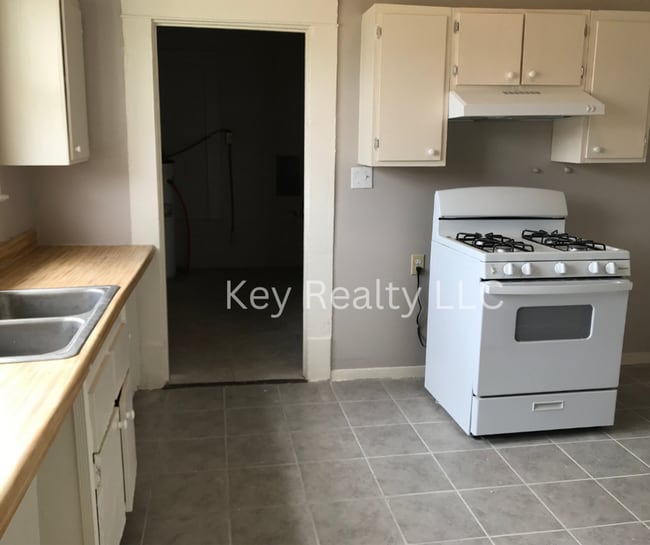 Photo - 2402 Lee St
